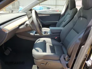 2024 Tesla Model Y z VIN 7SAYGDED2RA329802, wystawiony jako Copart lot #57748805 z przebiegiem 19 391 mil mil oraz Szkoda całkowita • Salvage title. Historia ofert i sprzedaży dostępna na DreamBid. Obrazek 7.