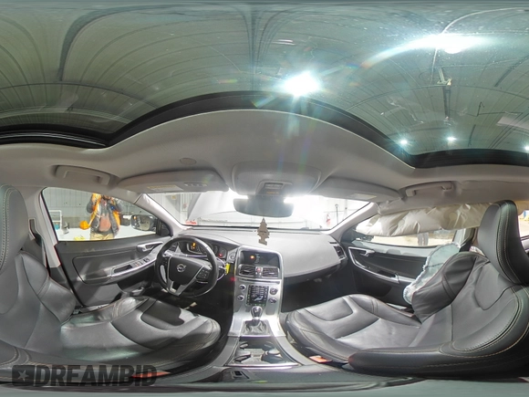 2017 Volvo XC60 Dynamic z VIN YV440MRR8H2115968, wystawiony jako Copart lot #84328474 z przebiegiem 89 953 mil mil oraz Szkoda całkowita • Salvage title. Historia ofert i sprzedaży dostępna na DreamBid. Obrazek 14.