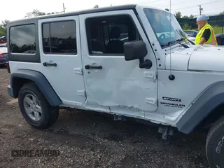 2016 Jeep Wrangler Unlimited Sport z VIN 1C4HJWDG7GL166003, wystawiony jako IAAI lot #42549551 z przebiegiem 96 760 mil mil oraz . Historia ofert i sprzedaży dostępna na DreamBid. Obrazek 6.