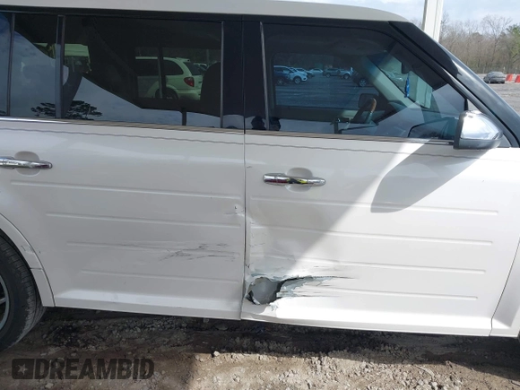 2009 Ford Flex Limited with VIN 2FMDK53CX9BA04207, listed as a IAAI auction lot 38798021 with 209,099 mi miles. Bid and sale history available at carsss.com. Image 6.