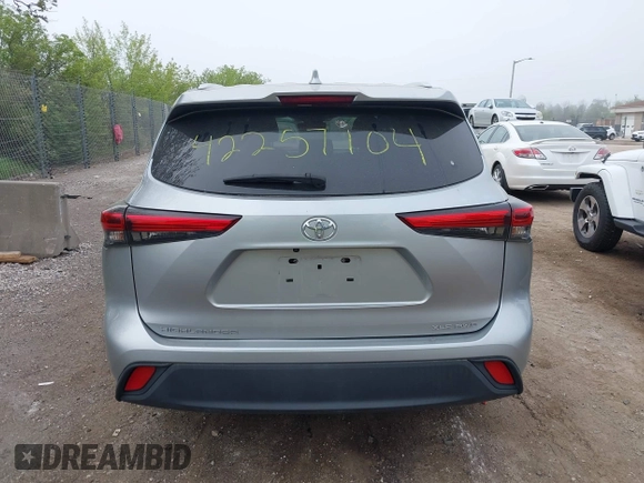 2021 Toyota Highlander XLE with VIN 5TDGZRBH5MS538188, listed as a IAAI auction lot 42257104 with 55,701 mi miles and . Bid and sale history available at DreamBid. Image 17.