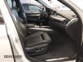 2015 BMW X5 xDrive50i z VIN 5UXKR6C56F0J76986, wystawiony jako IAAI lot #42079106 z przebiegiem 96 220 mil mil oraz . Historia ofert i sprzedaży dostępna na DreamBid. Obrazek 5.