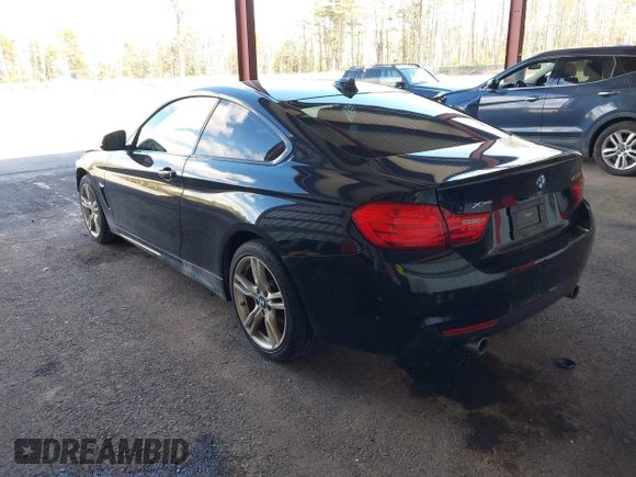 2015 BMW 4 Series 435i xDrive z VIN WBA3R5C54FK371292, wystawiony jako IAAI lot #41802908 z przebiegiem 105 737 mil mil oraz . Historia ofert i sprzedaży dostępna na DreamBid. Obrazek 3.