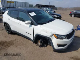 2018 Jeep Compass Latitude with VIN 3C4NJDBB2JT457535, listed as a IAAI auction lot 41797591 with 34,026 mi miles. Bid and sale history available at carsss.com. Image 1.