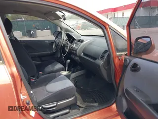 2007 Honda Fit Sport with VIN JHMGD38687S025450, listed as a IAAI auction lot 42124564 with 207,838 mi miles. Bid and sale history available at carsss.com. Image 5.