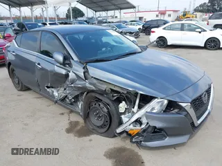 2020 Nissan Altima S z VIN 1N4BL4BV7LC256631, wystawiony jako IAAI lot #42110081 z przebiegiem 78 675 mil mil oraz . Historia ofert i sprzedaży dostępna na DreamBid. Obrazek 1.
