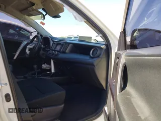 2017 Toyota RAV4 LE z VIN JTMZFREV7HJ143595, wystawiony jako IAAI lot #41626422 z przebiegiem 78 236 mil mil oraz . Historia ofert i sprzedaży dostępna na DreamBid. Obrazek 5.