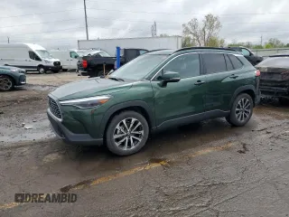 2022 Toyota Corolla Cross XLE z VIN 7MUDAABG6NV006829, wystawiony jako Copart lot #55626965 z przebiegiem 23 187 mil mil oraz Szkoda całkowita • Salvage title. Historia ofert i sprzedaży dostępna na DreamBid. Obrazek 1.