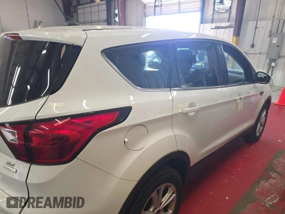 2019 Ford Escape SE z VIN 1FMCU0GD5KUC07713, wystawiony jako IAAI lot #42524778 z przebiegiem 86 392 mil mil oraz . Historia ofert i sprzedaży dostępna na DreamBid. Obrazek 17.