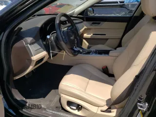 2019 Jaguar XF 25t Premium with VIN SAJBD4FXXKCY81432, listed as a Copart auction lot 62196333 with 33,572 mi miles. Bid and sale history available at carsss.com. Image 7.