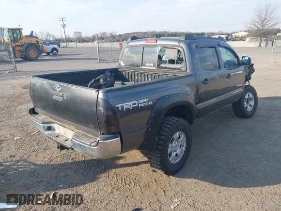 2014 Toyota Tacoma with VIN 3TMLU4EN3EM151545, listed as a IAAI auction lot 41821451 with 261,311 mi miles. Bid and sale history available at carsss.com. Image 4.