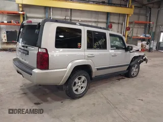 2008 Jeep Commander Sport z VIN 1J8HG48K58C218806, wystawiony jako IAAI lot #41908866 z przebiegiem 188 021 mil mil oraz . Historia ofert i sprzedaży dostępna na DreamBid. Obrazek 4.