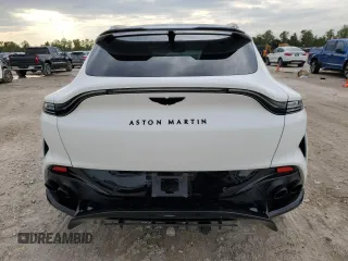 2023 Aston Martin DBX 707 z VIN SD7VUJBW4PTV06800, wystawiony jako Copart lot #79056214 z przebiegiem 6575 mil mil oraz Nie do naprawy. Historia ofert i sprzedaży dostępna na DreamBid. Obrazek 6.