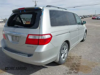 2005 Honda Odyssey TOURING with VIN 5FNRL38895B060605, listed as a IAAI auction lot 41809330 with 228,487 mi miles. Bid and sale history available at carsss.com. Image 4.