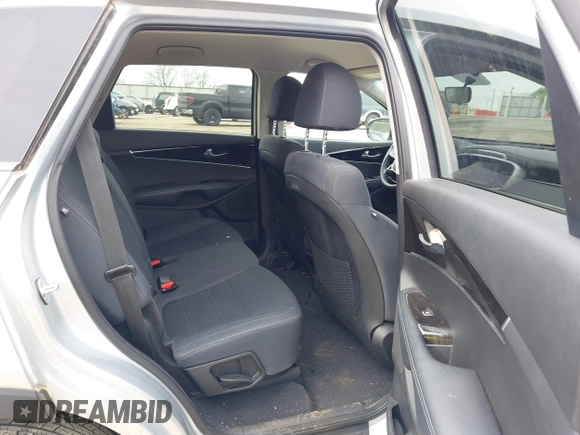 2019 Kia Sorento LX V6 with VIN 5XYPG4A5XKG489337, listed as a IAAI auction lot 41848949 with 101,510 mi miles. Bid and sale history available at carsss.com. Image 8.