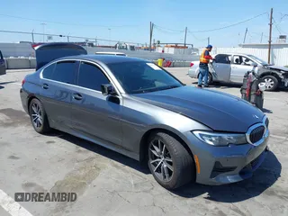 2020 BMW 3 Series 330i z VIN 3MW5R1J03L8B17207, wystawiony jako IAAI lot #42090508 z przebiegiem 105 982 mil mil oraz . Historia ofert i sprzedaży dostępna na DreamBid. Obrazek 1.