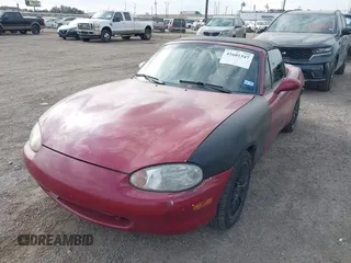 1999 Mazda MX-5 Miata z VIN JM1NB3531X0129508, wystawiony jako IAAI lot #41601347 z przebiegiem 156 702 mil mil oraz . Historia ofert i sprzedaży dostępna na DreamBid. Obrazek 17.