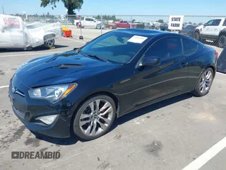 2013 Hyundai Genesis Coupe Track z VIN KMHHU6KJ6DU089065, wystawiony jako IAAI lot #42224509 z przebiegiem 104 918 mil mil oraz . Historia ofert i sprzedaży dostępna na DreamBid. Obrazek 2.