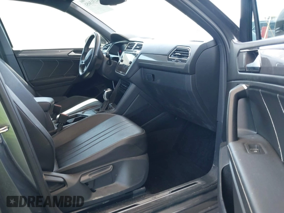 2022 Volkswagen Tiguan SE R-Line Black with VIN 3VVCB7AX8NM039730, listed as a IAAI auction lot 42313651 with 71,759 mi miles and . Bid and sale history available at DreamBid. Image 5.