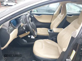 2014 Tesla Model S 60 z VIN 5YJSA1H19EFP51406, wystawiony jako IAAI lot #42179183 z przebiegiem 157 000 mil mil oraz . Historia ofert i sprzedaży dostępna na DreamBid. Obrazek 5.