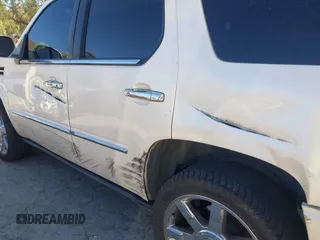 2008 Cadillac Escalade with VIN 1GYEC63898R211751, listed as a IAAI auction lot 41629711 with 126,899 mi miles. Bid and sale history available at carsss.com. Image 12.