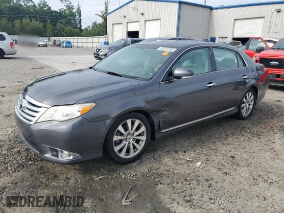 2012 Toyota Avalon z VIN 4T1BK3DB2CU465002, wystawiony jako Copart lot #55247345 z przebiegiem 131 583 mil mil oraz Szkoda całkowita • Salvage title. Historia ofert i sprzedaży dostępna na DreamBid. Obrazek 1.