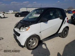2014 Smart fortwo Pure z VIN WMEEJ3BA8EK742332, wystawiony jako Copart lot #44252235 z przebiegiem 97 980 mil mil oraz Tytuł czysty. Historia ofert i sprzedaży dostępna na DreamBid. Obrazek 1.