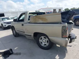 2002 Chevrolet Silverado 1500 with VIN 1GCEC14W12Z347272, listed as a IAAI auction lot 42080486 with 318,858 mi miles. Bid and sale history available at carsss.com. Image 3.