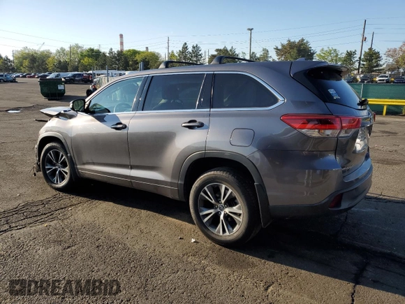 2018 Toyota Highlander LE с VIN 5TDBZRFH6JS817777, выставлен на аукционе Copart как лот 56344485 с пробегом 73 580 миль миль и Списание • Salvage title. История ставок и продаж доступна на DreamBid. Изображение 2.
