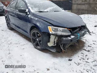 2014 Volkswagen Jetta S z VIN 3VW2K7AJXEM335027, wystawiony jako IAAI lot #41238282 z przebiegiem 157 568 mil mil oraz . Historia ofert i sprzedaży dostępna na DreamBid. Obrazek 14.