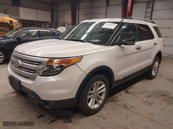 2013 Ford Explorer XLT with VIN 1FM5K8D82DGA05918, listed as a IAAI auction lot 41970953 with 117,846 mi miles. Bid and sale history available at carsss.com. Image 2.
