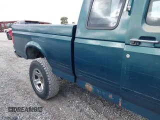 1993 Ford F-150 z VIN 1FTEX15N7PKB65960, wystawiony jako IAAI lot #41306323 z przebiegiem Nie podano mil oraz . Historia ofert i sprzedaży dostępna na DreamBid. Obrazek 15.