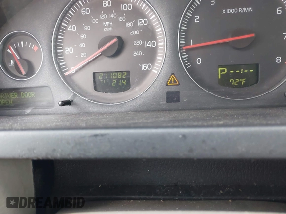 2006 Volvo XC90 2.5L Turbo with VIN YV4CY592761247037, listed as a IAAI auction lot 41888830 with 211,082 mi miles. Bid and sale history available at carsss.com. Image 7.