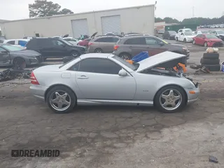 2001 Mercedes-Benz SLK 230/320 z VIN WDBKK65F71F221501, wystawiony jako IAAI lot #42282368 z przebiegiem 123 692 mil mil oraz . Historia ofert i sprzedaży dostępna na DreamBid. Obrazek 13.