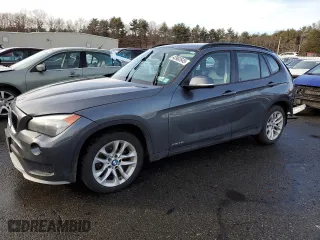 2015 BMW X1 xDrive28i with VIN WBAVL1C52FVY26741, listed as a Copart auction lot 43902645 with 186,709 mi miles and Salvage Title. Bid and sale history available at carsss.com. Image 1.