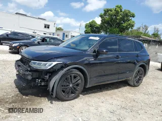 2022 Volkswagen Tiguan SE R-Line Black z VIN 3VVCB7AXXNM080652, wystawiony jako Copart lot #51249185 z przebiegiem 53 996 mil mil oraz Nie do naprawy • Non repairable. Historia ofert i sprzedaży dostępna na DreamBid. Obrazek 1.