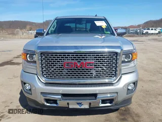 2015 GMC Sierra 2500HD Denali z VIN 1GT120EG3FF135791, wystawiony jako IAAI lot #41854102 z przebiegiem 93 186 mil mil oraz . Historia ofert i sprzedaży dostępna na DreamBid. Obrazek 12.