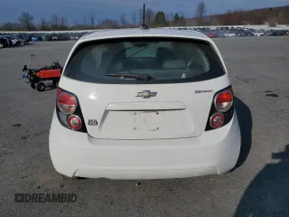 2016 Chevrolet Sonic LS z VIN 1G1JA6SG6G4151340, wystawiony jako Copart lot #50877315 z przebiegiem 117 210 mil mil oraz Szkoda całkowita • Salvage title. Historia ofert i sprzedaży dostępna na DreamBid. Obrazek 6.