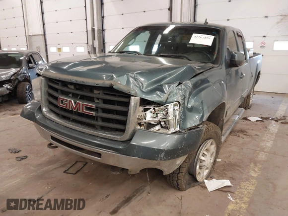 2008 GMC Sierra 2500HD SLT z VIN 1GTHK29648E184776, wystawiony jako IAAI lot #41702854 z przebiegiem 215 160 mil mil oraz . Historia ofert i sprzedaży dostępna na DreamBid. Obrazek 16.