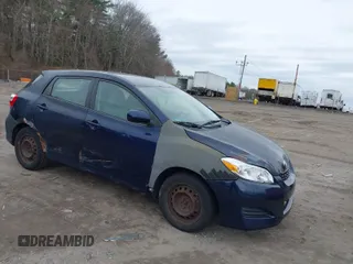 2009 Toyota Matrix with VIN 2T1KU40E89C155270, listed as a IAAI auction lot 41884468 with 213,049 mi miles. Bid and sale history available at carsss.com. Image 1.