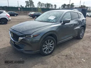 2024 Mazda CX-5 S Premium z VIN JM3KFBDLXR0486618, wystawiony jako IAAI lot #42055952 z przebiegiem 4559 mil mil oraz . Historia ofert i sprzedaży dostępna na DreamBid. Obrazek 2.