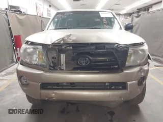 2005 Toyota Tacoma PreRunner z VIN 5TEJU62N65Z094557, wystawiony jako IAAI lot #41990607 z przebiegiem 109 219 mil mil oraz . Historia ofert i sprzedaży dostępna na DreamBid. Obrazek 12.