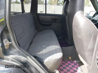 2000 Jeep Cherokee z VIN 1J4FF48S7YL153811, wystawiony jako IAAI lot #42098752 z przebiegiem 213 988 mil mil oraz . Historia ofert i sprzedaży dostępna na DreamBid. Obrazek 8.