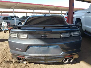 2023 Chevrolet Camaro ZL1 z VIN 1G1FK1R6XP0105522, wystawiony jako IAAI lot #42100363 z przebiegiem 8771 mil mil oraz . Historia ofert i sprzedaży dostępna na DreamBid. Obrazek 16.