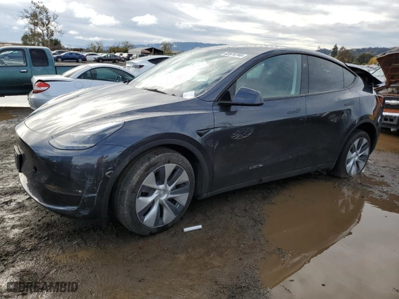 2024 Tesla Model Y Long Range with VIN 7SAYGAEE0RF023725, listed as a Copart auction lot 82674744 with 28,384 mi miles and Salvage Title. Bid and sale history available at carsss.com. Image 1.