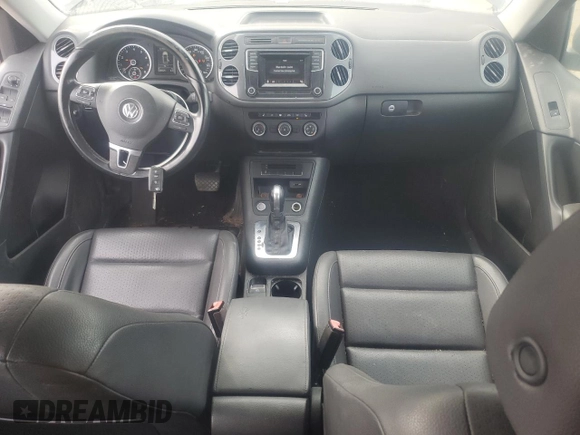 2016 Volkswagen Tiguan S z VIN WVGAV7AX6GW588063, wystawiony jako Copart lot #49254085 z przebiegiem 138 929 mil mil oraz Czysty tytuł • Clean title. Historia ofert i sprzedaży dostępna na DreamBid. Obrazek 8.