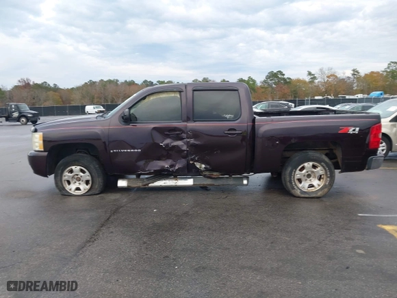 2008 Chevrolet Silverado 1500 LT w/1LT with VIN 2GCEK13J581272649, listed as a IAAI auction lot 41045998 with 198,008 mi miles. Bid and sale history available at carsss.com. Image 14.