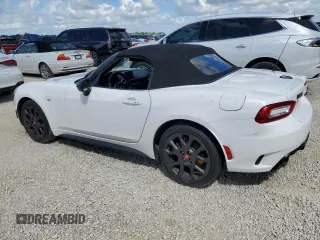 2017 FIAT 124 Spider Elaborazione Abarth z VIN JC1NFAEK3H0122865, wystawiony jako Copart lot #74121844 z przebiegiem 42 643 mil mil oraz Szkody całkowita. Historia ofert i sprzedaży dostępna na DreamBid. Obrazek 2.