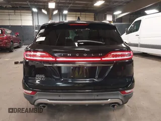 2019 Lincoln MKC Standard with VIN 5LMCJ1D95KUL17768, listed as a IAAI auction lot 42171032 with 24,578 mi miles. Bid and sale history available at carsss.com. Image 17.