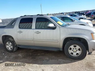 2007 Chevrolet Avalanche 3LT z VIN 3GNEC12047G179026, wystawiony jako IAAI lot #41225020 z przebiegiem 183 482 mil mil oraz . Historia ofert i sprzedaży dostępna na DreamBid. Obrazek 13.